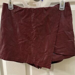 Burgundy Faux Leather Skort zip up back 14/28 inch waist